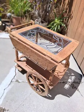 VINTAGE SOLID WOOD TEA CART/BEVERAGE BAR