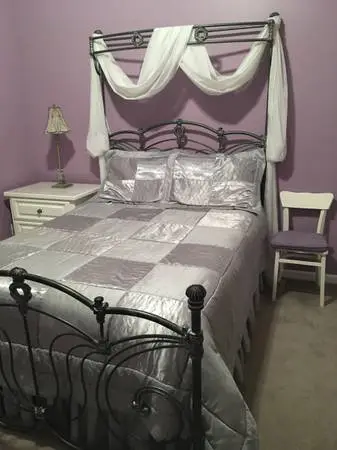 Wesley Allen Silver Queen Iron Bed