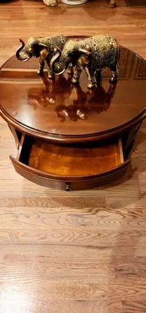GORGEOUS ELEGANT SOLID WOOD  COFFEE TABLE / CENTER TABLE CARVED WOOD