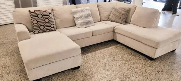 Sectional Couch (I CAN DELIVER)