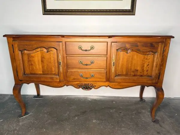 Exquisite Ethan Allen Solid Maple Country French Buffet / Sideboard -