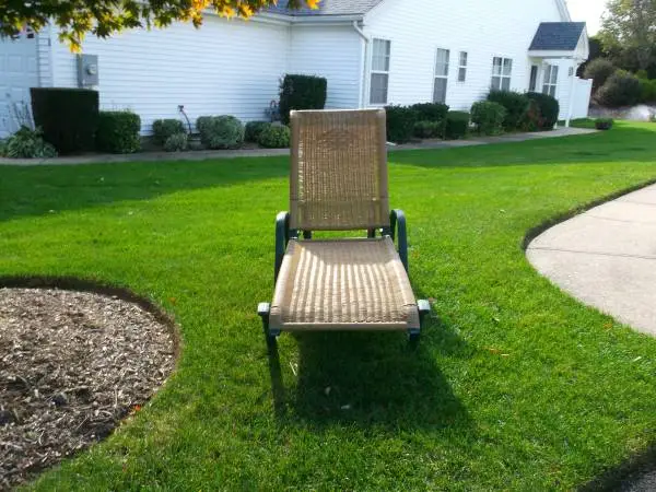 Chaise Lounge ~ Tan Wicker w/  Green Metal Frame