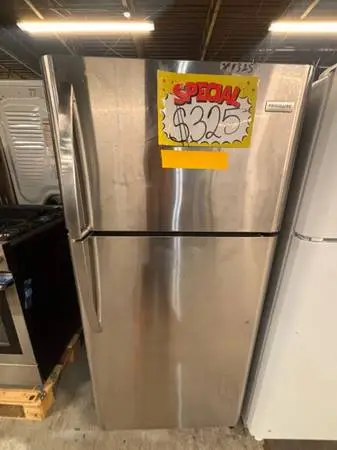 On sale🔥 Frigidaire stainless steel top freezer fridge working 💯