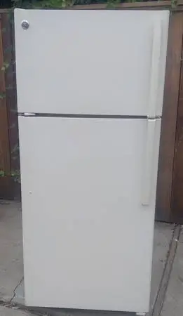 R3 G.E refrigerator for Sale with delivery and installation