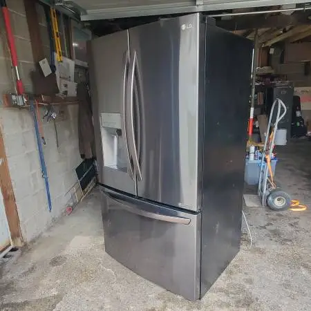 LG French Door Refrigerator w/twin icemakers