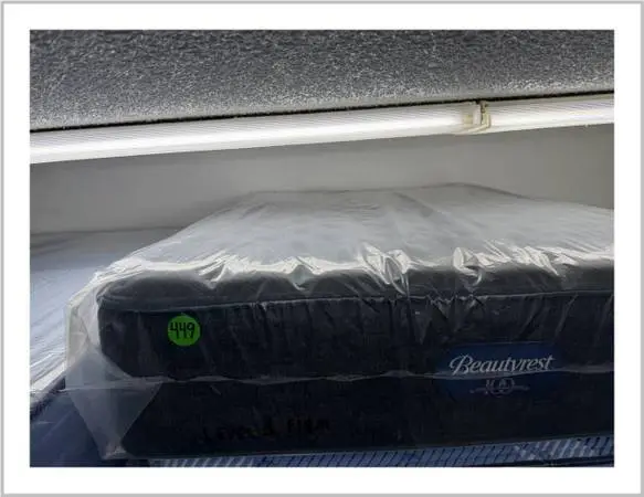 FULL SIZE SIMMONS BEAUTYREST LEVEL 1 (FIRM) MATTRESS & BOX BED