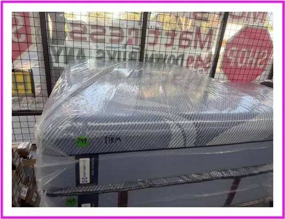 QUEEN SIZE SEALY POSTUREPEDIC PLUS HYBRID MATTRESS & BOX SPRING BED