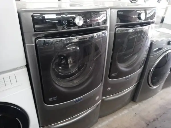 🌲Maytag gray front load washer and gas dryer set on pedestals