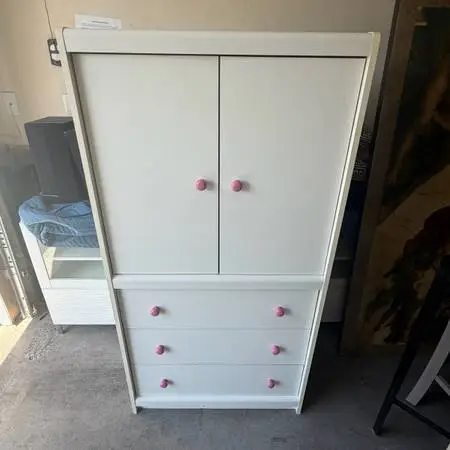 Dresser/Armoire