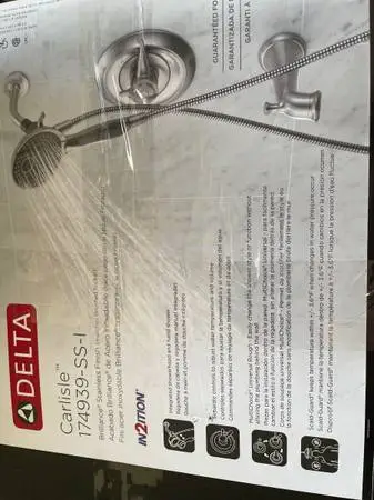 NEW!!! DELTA Carlisle 174939-SS-I / In2ition Two-in-One Shower system