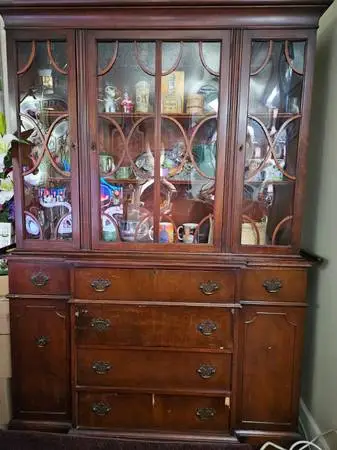 Saginaw Furniture Flame Mahogany Traditional Duncan