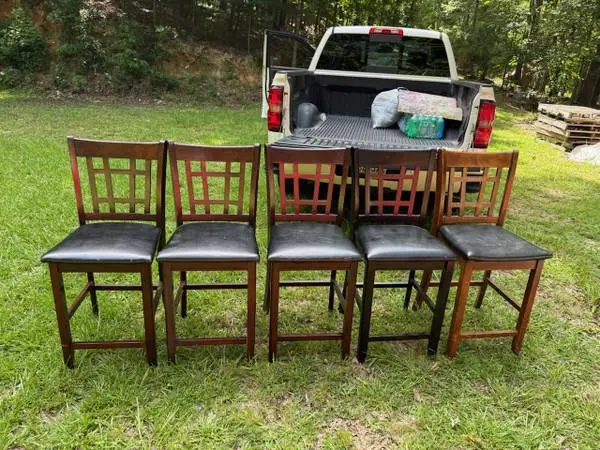 5 Chairs / Stools