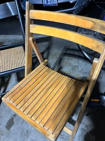 VINTAGE FOLDING ALL WOOD CHAIR THAT FOLD WELL & STORE EASILY