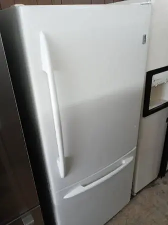 ★GE Profile 30 white bottom freezer refrigerator