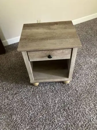 Free nightstand with drawer