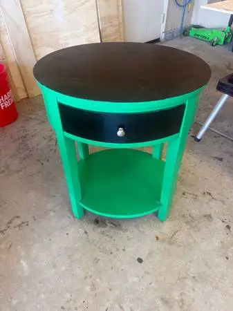 Oval end/side table