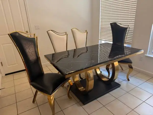 Hi I’m selling high quality for very cheap look at photos and read Ad?