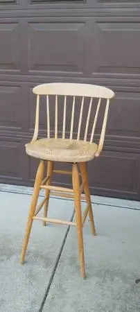 Solid wood swivel highchair for everyone