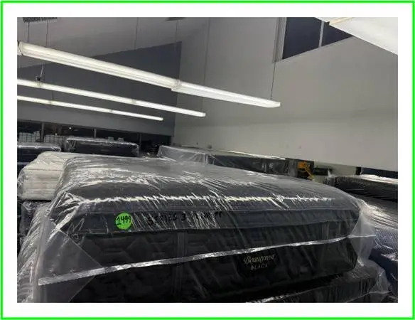 QUEEN SIZE SIMMONS BEAUTYREST BLACK SERIES 3 PILLOW MATTRESS & BOX BED