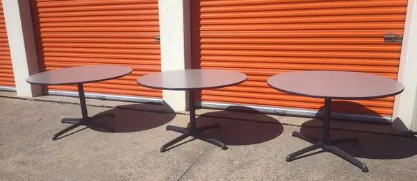 ROUND TABLES HERMAN MILLER
