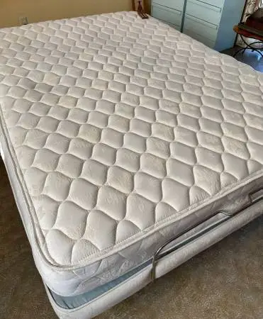 Queen Craftmatic Adjustable Bed