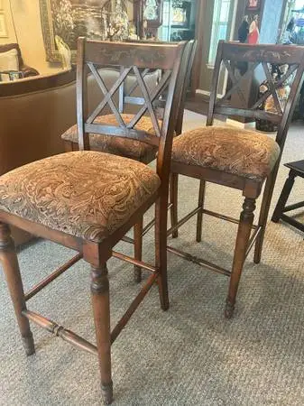3 bar high wooden stools