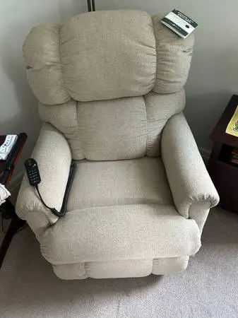 Electric recliner perfect condition still with tags!