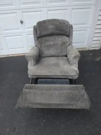 Sofa Recliner Chair with Leg Rest; Delivery Possible