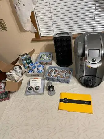 KEURIG 2.0 K500 ADVANCED BREWER + LOTS ‘O EXTRAS