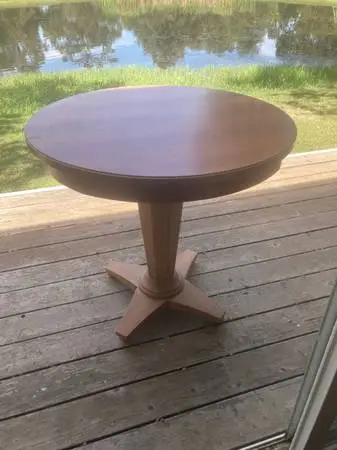 Lane round Table
