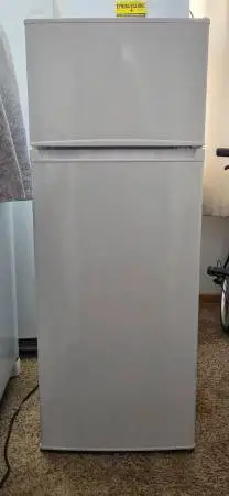 Frigidaire Apt Size / Man-Cave  F.r.i.d.g.e ...........