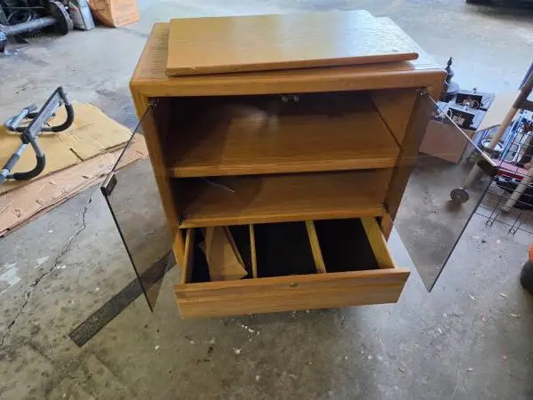 TV/MICROWAVE SWIVEL STAND