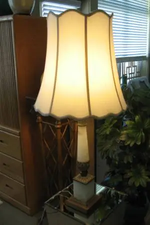 Fabulous!  Tall Vintage ALABASTER LAMP, nice glow