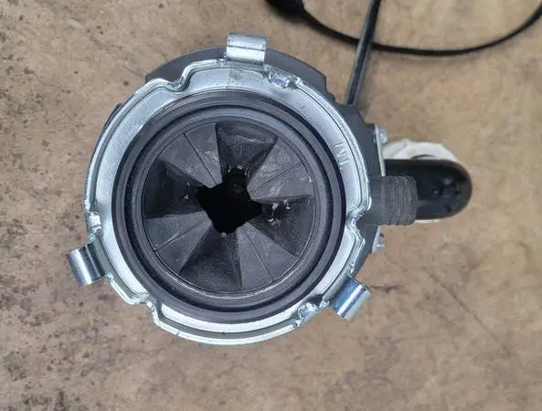 GARBAGE DISPOSAL LIKE NEW