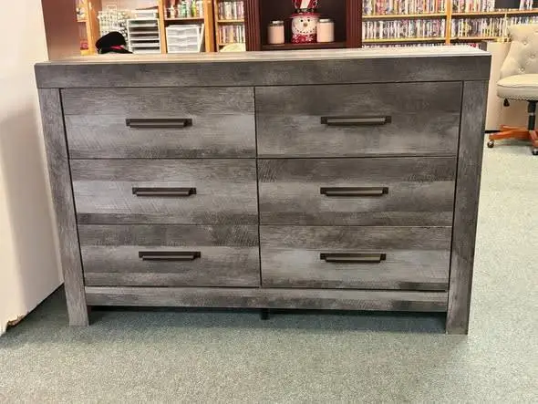 Really Nice 6-Drawer Dresser