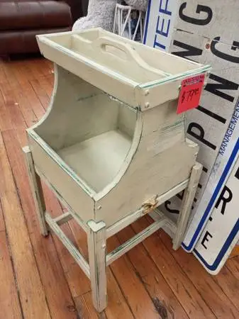 New Arrivals>Home Decor,Records/CDs/Clothes,Tools,Signs,Furniture..