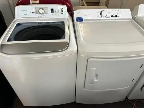 Set Insignia Washer and Dryer