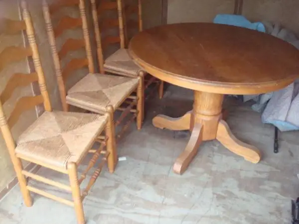 42 dia oak table w/ 4 ladder back chairs,