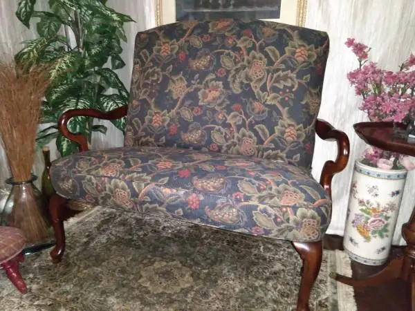 - Queen Anne Settee