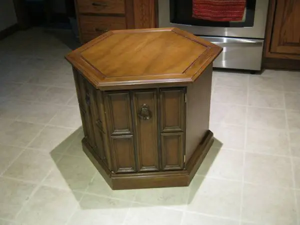 Wood end table/lamp table