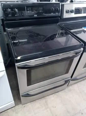 ★Kenmore stainless and black glass-top stove