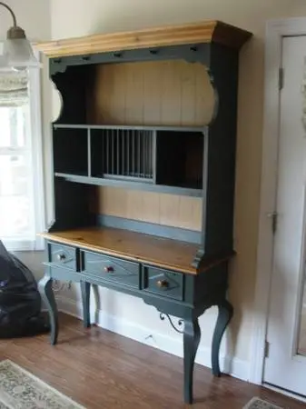 Green & Wood 2pc China Hutch w/3 Drawers