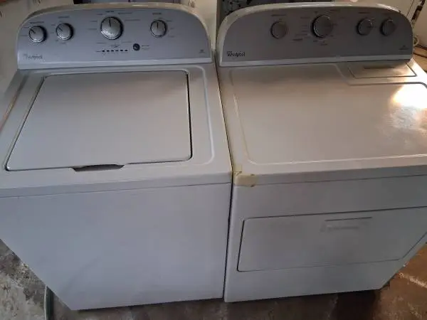 Whirlpool Washer dryer   LIKE NEW CONDITION.