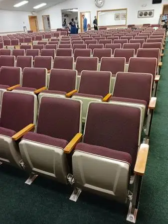 50 Used theater seating. Auditorium chairs. Church chairs.