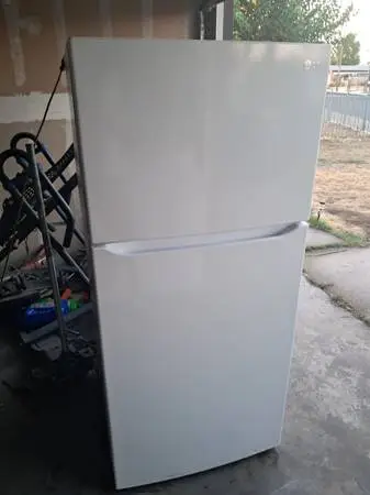 LG REFRIGERATOR CAN DELIVER