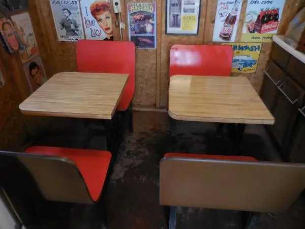 Plymold Pizzeria Booths