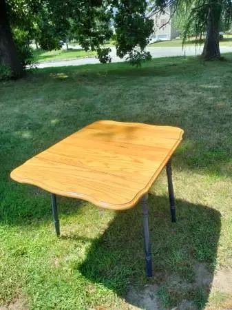 Nice oak top drop leaf table