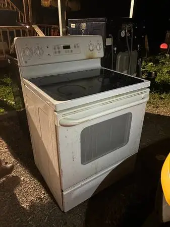 GE Electric Stove