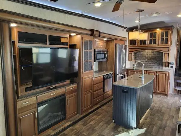 Keystone Montana 3611RL Price to Sell