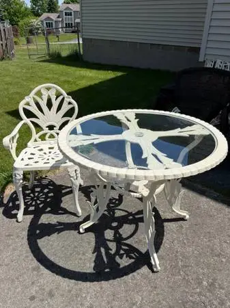 Aluminum Outdoor Table and 4 chairs